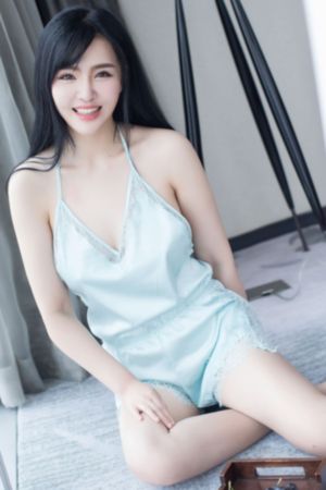 娇妻在客厅被领导玩得呻吟视频_国产剧免费电视剧